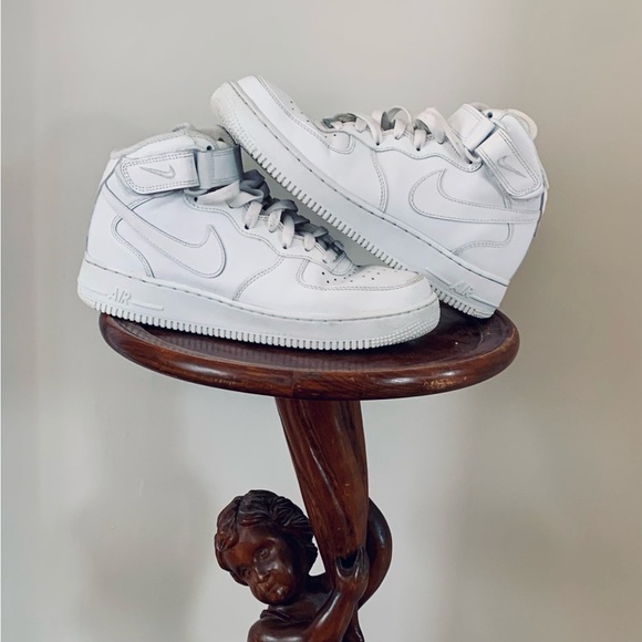 Nike Other - Men’s Nike Air Force 1 Mid 07